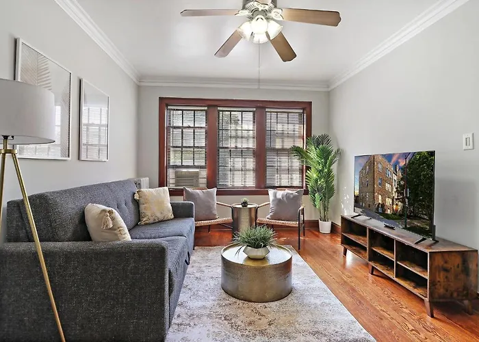 1br Contemporary With Laundry Facility - Lockwood 1 & 2 Apartment
