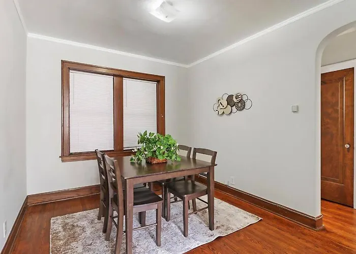 1br Contemporary With Laundry Facility - Lockwood 1 & 2 * Chicago