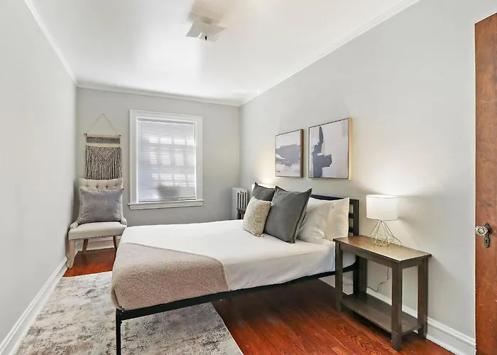 1br Contemporary With Laundry Facility - Lockwood 1 & 2 Chicago
