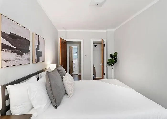 1br Contemporary With Laundry Facility - Lockwood 1 & 2 Apartment