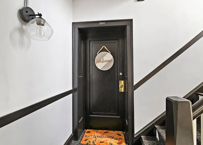 1br Contemporary With Laundry Facility - Lockwood 1 & 2 Apartment Chicago